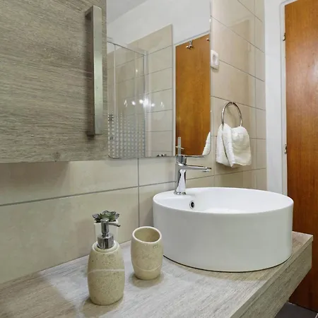 度假居 Vlady By Rent Istria *